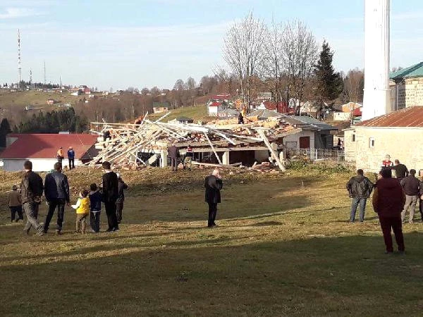 Trabzon'da Cami İnşaatı Çöktü, 85 Yaşındaki Gönüllü İşçi Hayatını Kaybetti