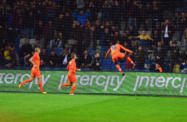 Adebayor'dan Galatasaray'a İkinci Kez Hat-trick