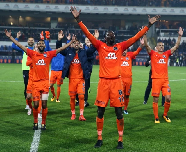 Adebayor'dan Galatasaray'a İkinci Kez Hat-trick