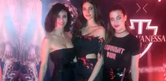 Defne Samyeli, Kızlarıyla Birlikte Geceye Damga Vurdu
