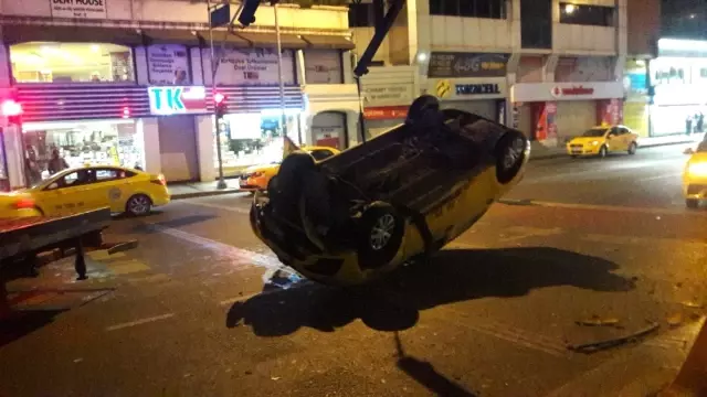 Taksici, Takla Atan Taksiden Burnu Bile Kanamadan Çıktı