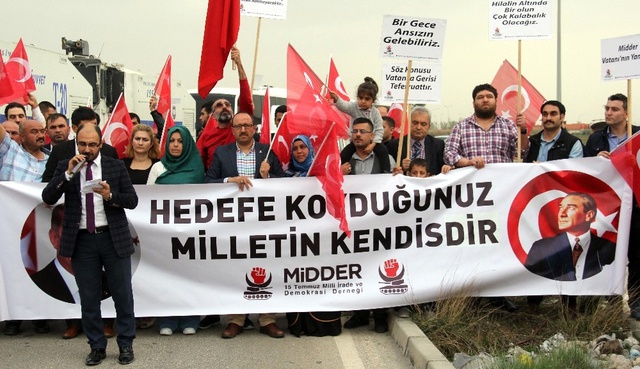 İncirlik'te NATO Protestosu! Bayrağını Kapan Geldi