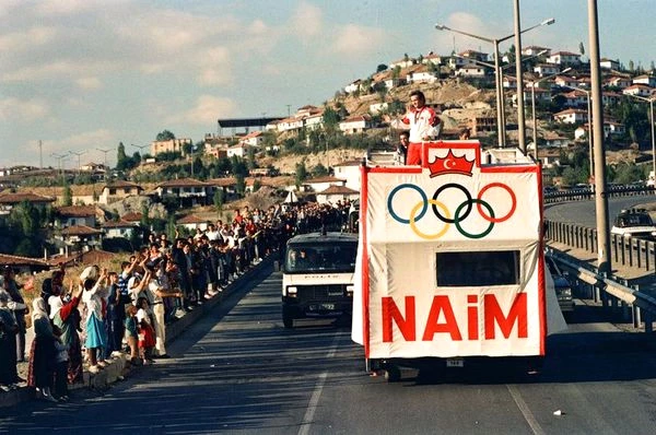 Ezeli Rakip Yunan Leonidis, Tabutunu Öperek Naim Süleymanoğlu'na Veda Etti