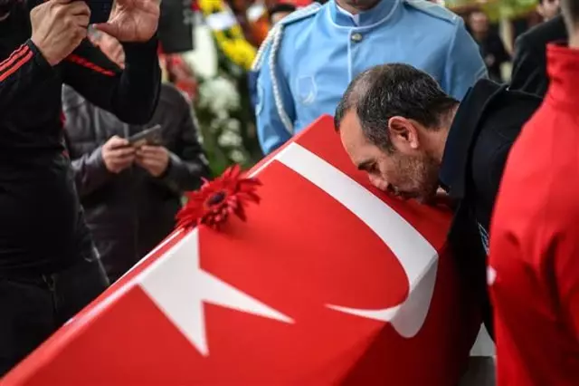 Naim Süleymanoğlu'nun Cenazesine İlk Antrenörü Enver Türkileri de katıldı