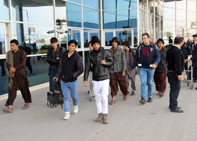 Kaçak Göçmenler İstanbul'da Değil, Sivas'ta Olduklarını Polisten Öğrendi