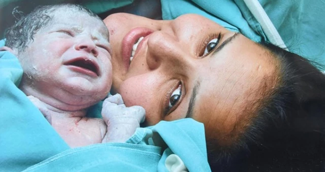 Sezaryenle Doğum Yapan Annenin Rahminde Sargı Bezi Unutan Doktor, 3 Ay Meslekten Men Edildi