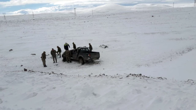 Kars'ta Kaza Yaptığı Araçtan Yaralı Çıkan Sürücü, Donarak Hayatını Kaybetti
