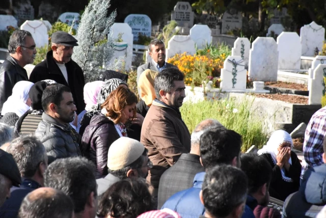Terörist Cenazesine Katılan HDP'li Ayşe Acar Başaran'a Soruşturma