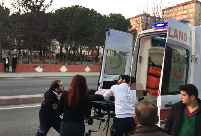 Tekirdağ'da Bıçaklı Saldırgan Lise Önünde İki Kız Öğrenciyi Bacaklarından Yaraladı