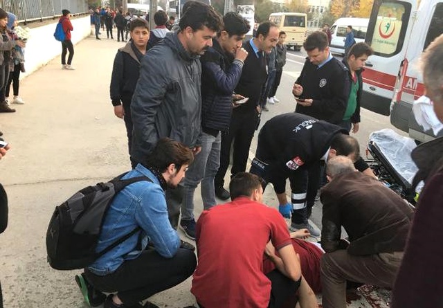Tekirdağ'da Bıçaklı Saldırgan Lise Önünde İki Kız Öğrenciyi Bacaklarından Yaraladı