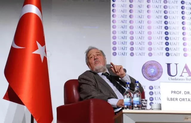 İlber Ortaylı Mikrofona Ulaşamayınca Öğrencilere Kalayı Bastı: Bunlarla Çay İçilir