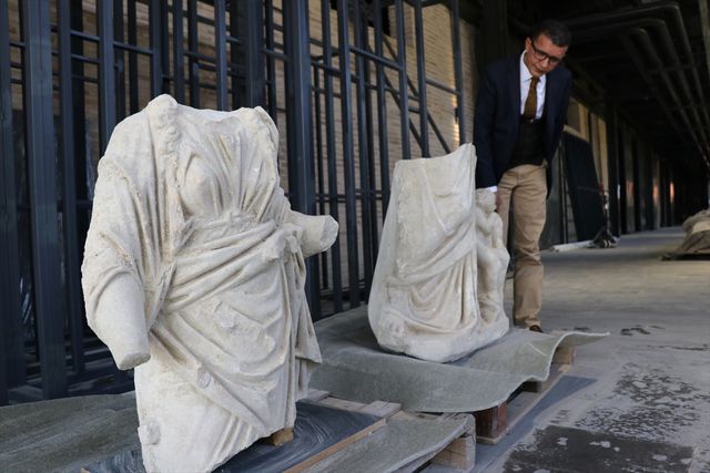 Anavarza Antik Kenti'nde Aşk Tanrısı Eros Heykeli Bulundu