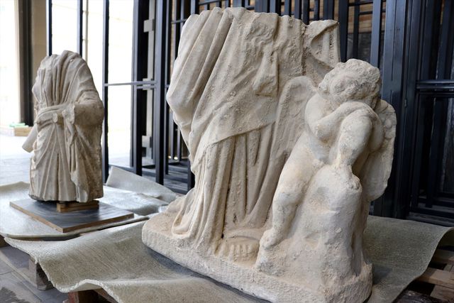 Anavarza Antik Kenti'nde Aşk Tanrısı Eros Heykeli Bulundu