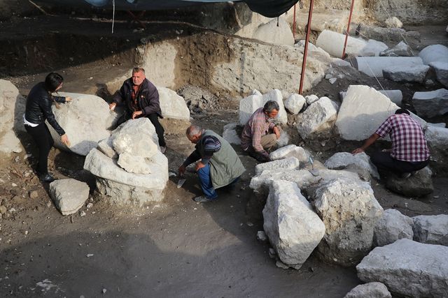 Anavarza Antik Kenti'nde Aşk Tanrısı Eros Heykeli Bulundu