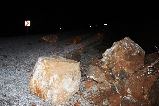 Muğla'da 5,1 Büyüklüğünde Deprem! Hasarlı Evlerde Oturanlar, Geceyi Sokaklarda Geçirdi