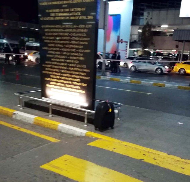 Atatürk Havalimanı'nda Şüpheli Çanta Alarmı! Fünyeyle Patlatıldı