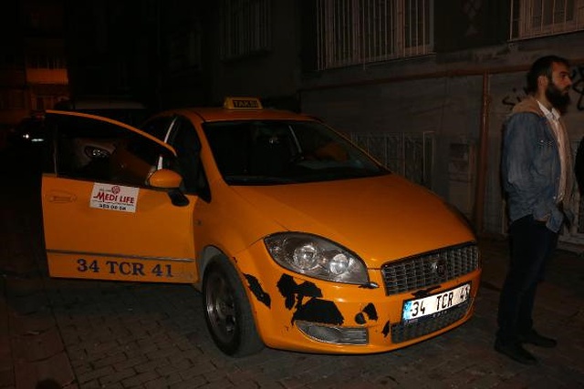 Taksici, Kendisini Gasp Etmeye Çalışan Adamın Kimliğini Aldı