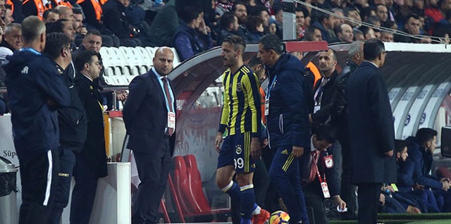 Fenerbahçe Antalya Maçında 3 Puan Kazanırken 2 Forvetini Kaybetti