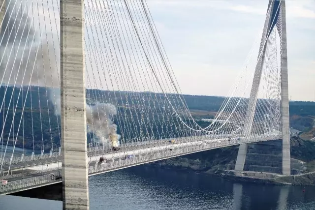 Yavuz Sultan Selim Köprüsü'nde Kamyon Yandı! Büyük Panik Yaşandı