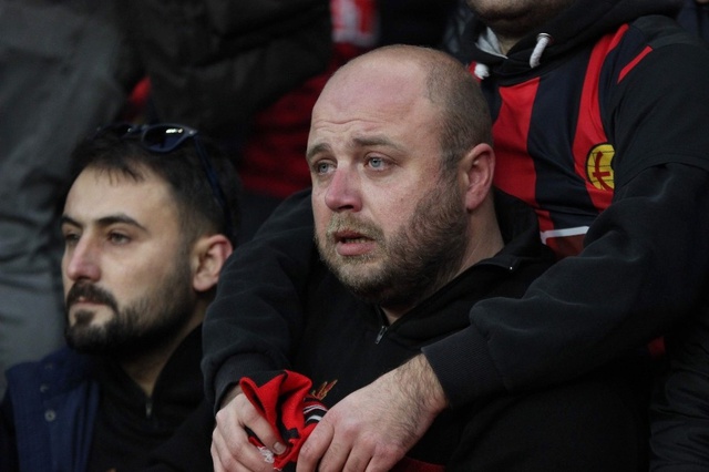 Eskişehirsporlu Taraftarlar, Kulübün Zor Durumu Nedeniyle Tribünde Ağladı
