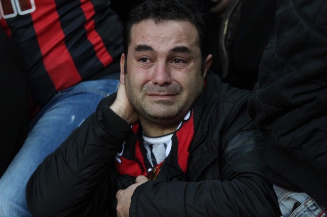 Eskişehirsporlu Taraftarlar, Kulübün Zor Durumu Nedeniyle Tribünde Ağladı