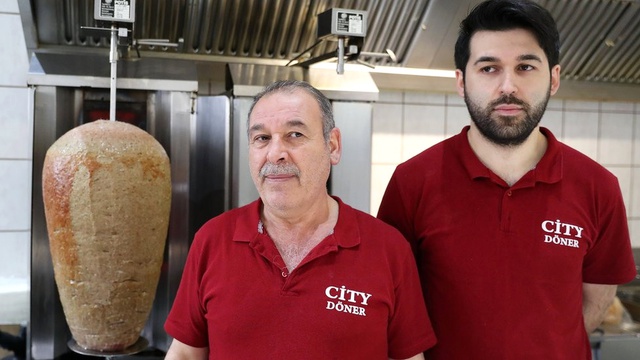 Irkçı Saldırıya Uğrayan Alman Başkanı Türk Kebapçılar Kurtardı