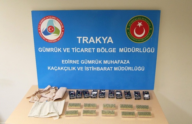 Kapıkule'ye Yaya Olarak Gelen Şüpheli Şahsın Üzerinden 500 Tabanca Mermisi Çıktı