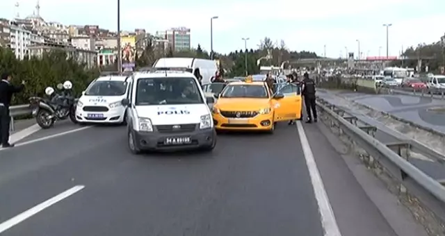 Vatan Caddesi'nde Polis İki Şüpheliyi Arıyor, Taksiler Tek Tek İnceleniyor