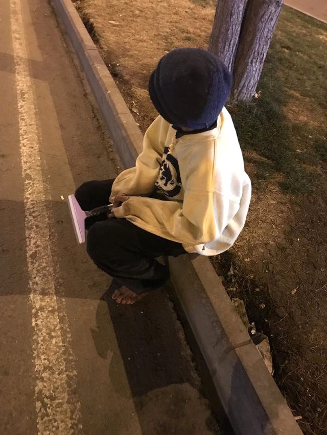 Minibüste Uyuyakalan Ayakkabısız Çocuğun Hali Yürek Burktu