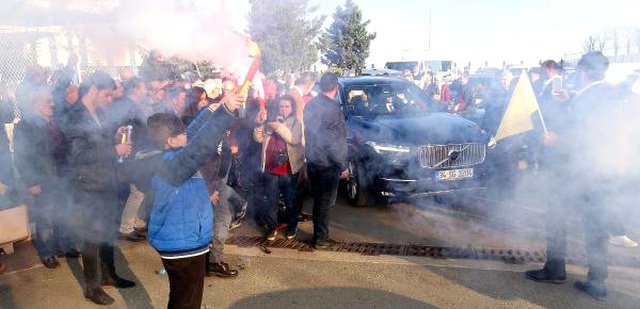 İyi Parti Genel Başkanı Akşener, Trabzon'da Meşalelerle Karşılandı
