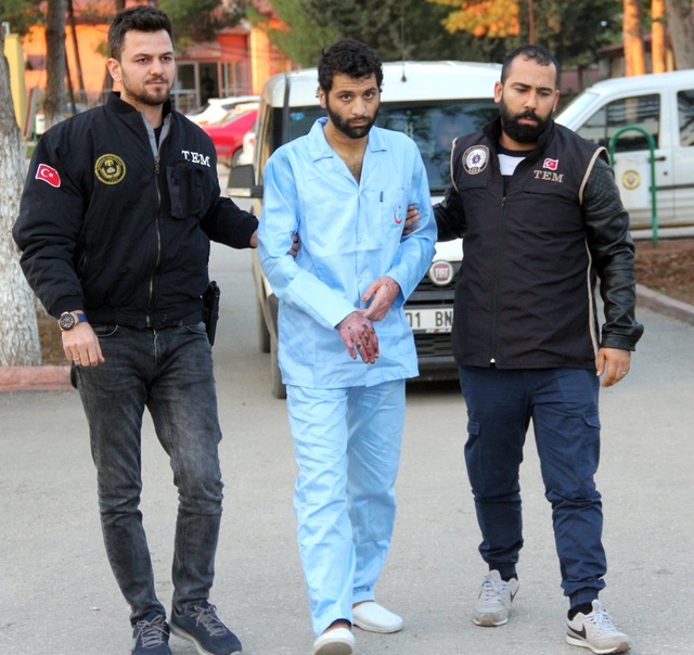 Suriye'de Bomba Patlatıp Türkiye'ye Kaçan DEAŞ'lı Teröristleri, Yaraları Ele Verdi