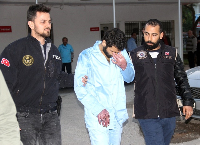Suriye'de Bomba Patlatıp Türkiye'ye Kaçan DEAŞ'lı Teröristleri, Yaraları Ele Verdi