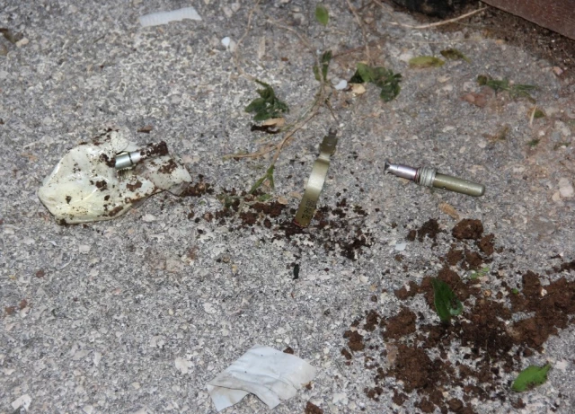 Adana'da Hurdacıların Bulduğu 2 El Bombası Fünyesi İnfilak Etti: 1 Yaralı