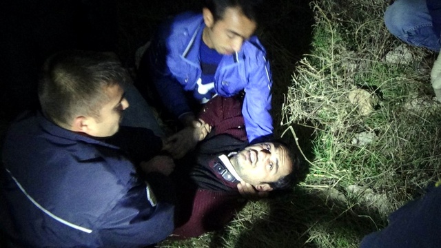 Surların Üzerine Düşen Genci, Polis Biber Gazı Sıkarak Kurtardı