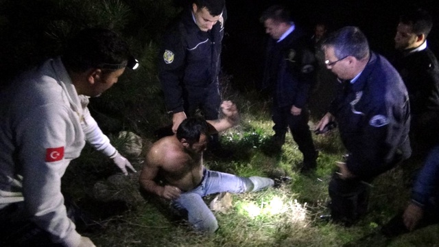 Surların Üzerine Düşen Genci, Polis Biber Gazı Sıkarak Kurtardı