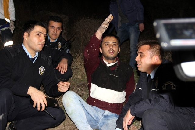 Surların Üzerine Düşen Genci, Polis Biber Gazı Sıkarak Kurtardı