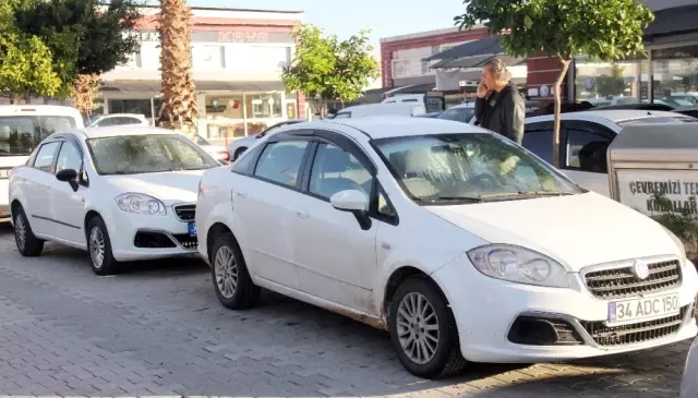 Adana'da İkiz Plaka Alarmı! Kurnaz Şoför, Peş Peşe Park Edince Yakayı Ele Verdi