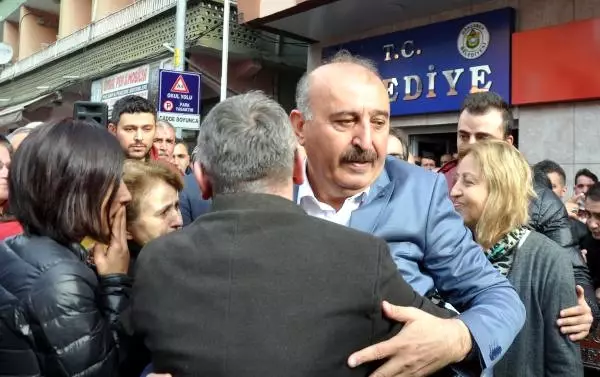 AK Parti'li Başkan, Görevinden ve Partisinden Ağlayarak İstifa Etti