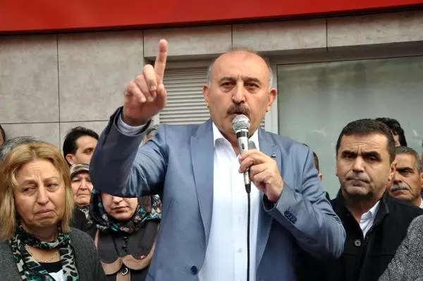 AK Parti'li Başkan, Görevinden ve Partisinden Ağlayarak İstifa Etti