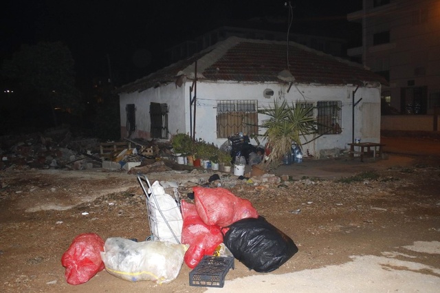 Ayrı Yaşadığı Karısının Yanında Başka Erkek Görünce Çılgına Döndü: 1 Ölü, 1 Yaralı