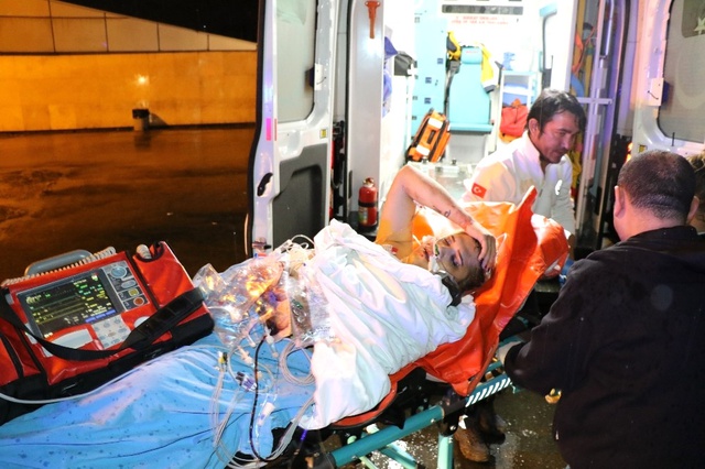Gazinoda Çalışan Travestiyi Vurup Hastane Bahçesine Attılar