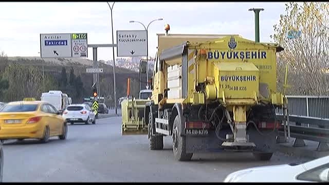 Kar Küreme Araçları İstanbul'da Ana Yollara İndi!