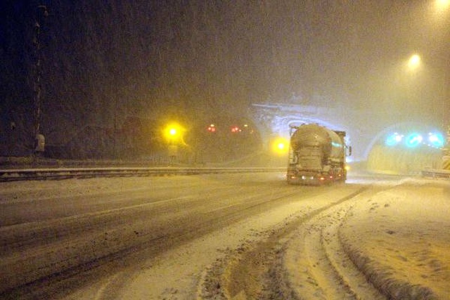 Bolu'da Kar Kalınlığı 50 Santimetreyi Buldu! İlk Kar Tatili Düzce'den Geldi
