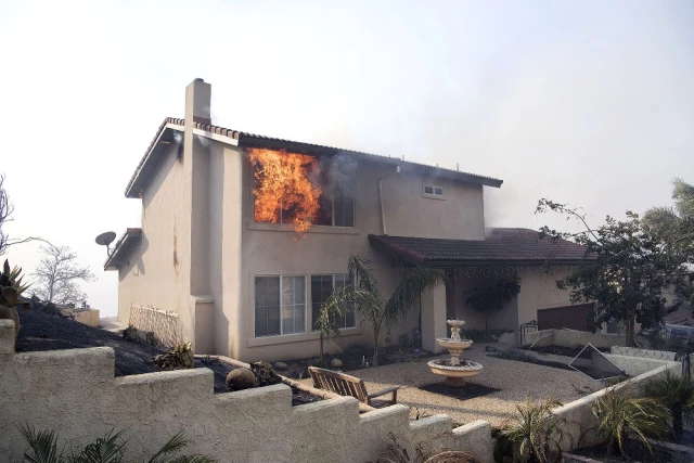 ABD'deki Yangın Kontrol Edilemiyor, 180 Ev ve İş Yeri Zarar Gördü