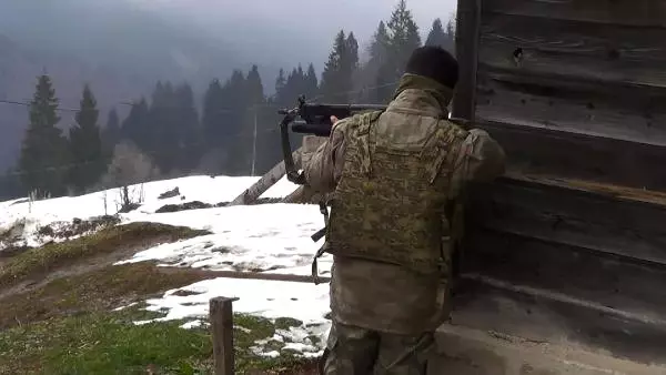 Trabzon'da Ayının Eşelediği PKK Sığınağından Çıkan Mühimmatı Özel Ekip İnceliyor