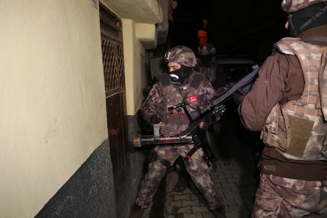 Adana'da DEAŞ Operasyonu: 12 Suriyeliye Gözaltı