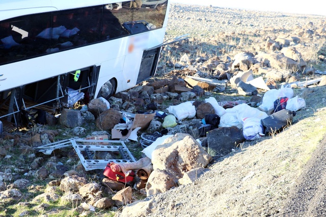 Şoför Direksiyon Başında Uyudu, Yolcu Otobüsü Şarampole Uçtu: 15 Yaralı