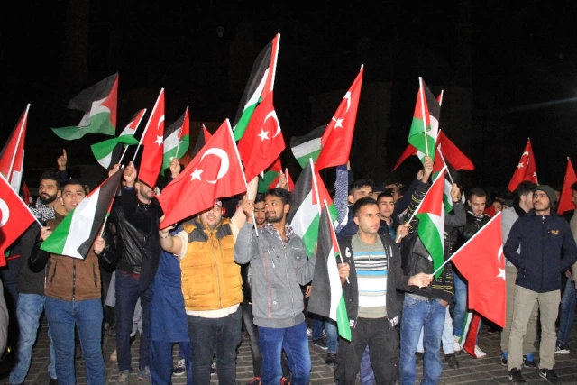 Ayasofya Meydanı'nda Binlerce İstanbullu İsrail'i Protesto Etti