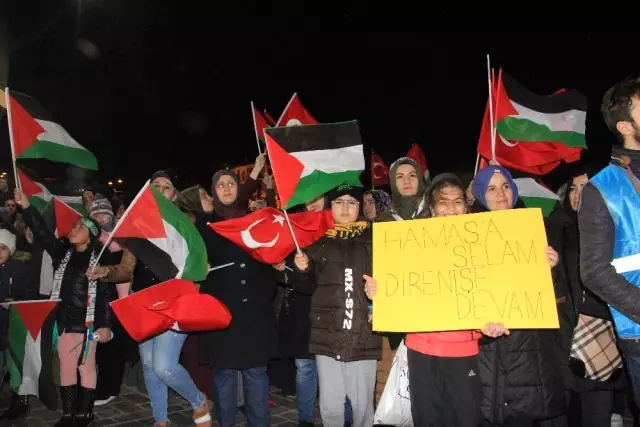 Ayasofya Meydanı'nda Binlerce İstanbullu İsrail'i Protesto Etti