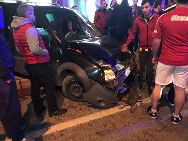 Bağdat Caddesi'nde Kontrolden Çıkan Araç 2 Yayayı Ezip Geçti